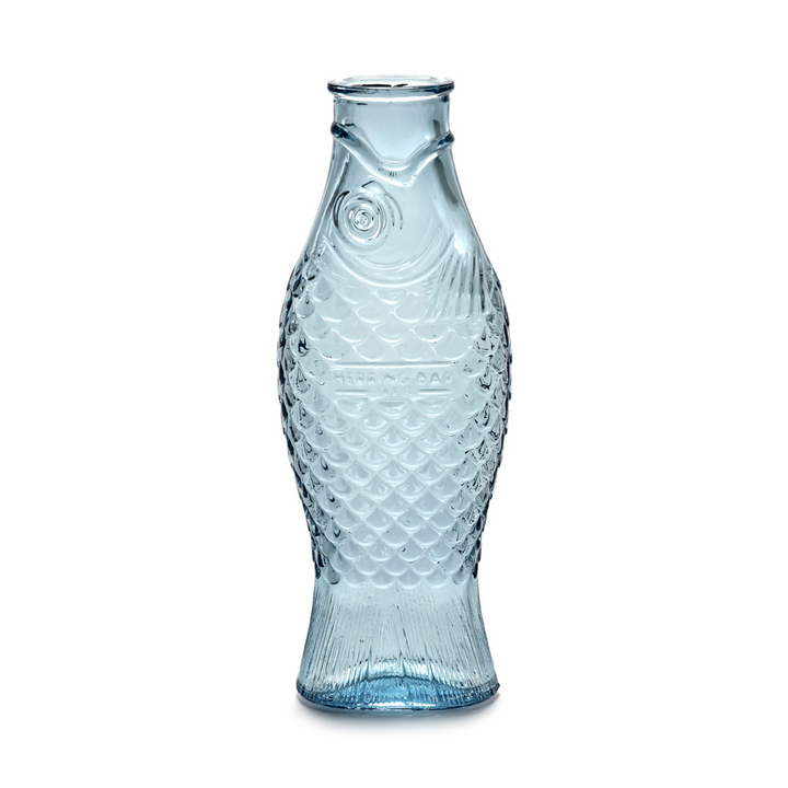 Carafe Fish bleue en verre soufflé Serax collection Fish and Fish designer Paola Navone