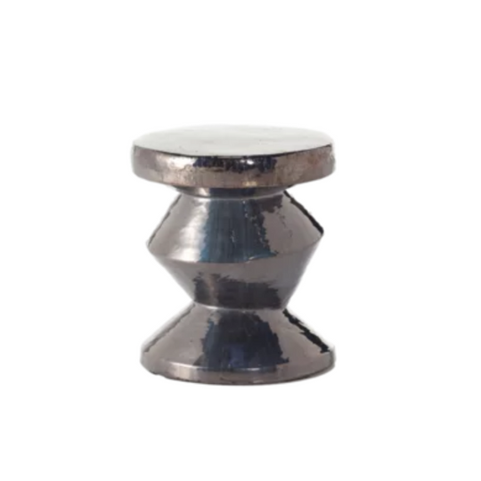 Table basse-pouf Inout Gervasoni en béton GFRC design totem asymétrique