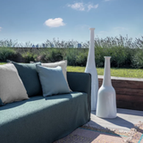 Détail matière ciment vase Inout Gervasoni collection design contemporain