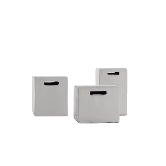 Table d'appoint Inout Gervasoni cube béton blanc design minimaliste