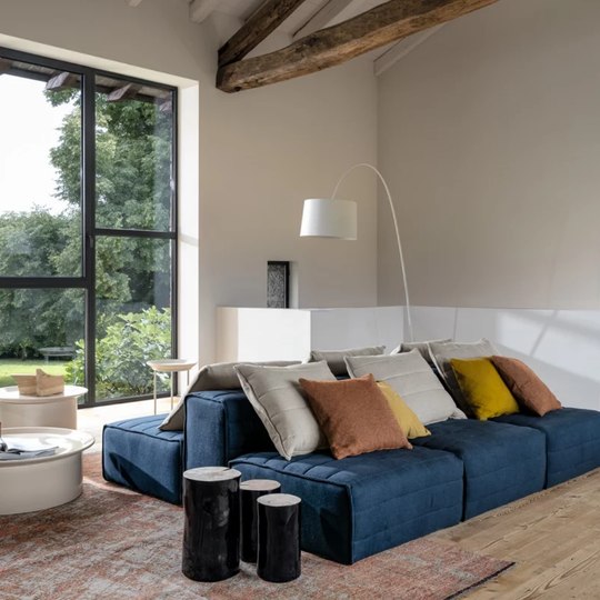 Table basse sculptée Log noir design contemporain minimaliste