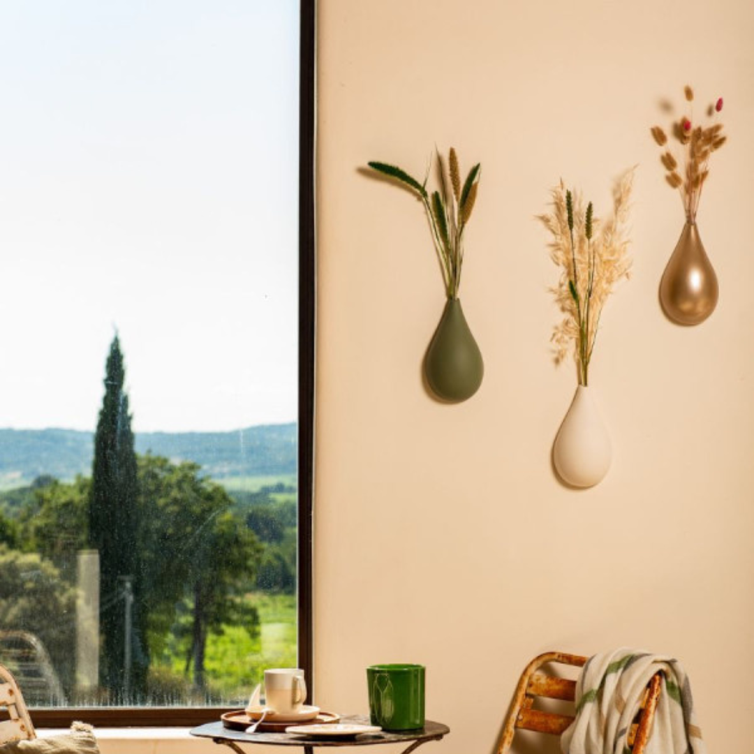 Vase mural organique vert Provence Monochromic, pièce céramique sculptée à la main pour décoration intérieure