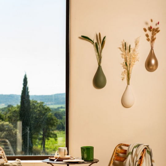 Vase mural organique vert Provence Monochromic, pièce céramique sculptée à la main pour décoration intérieure