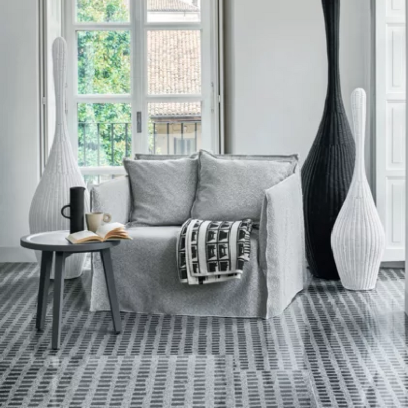 Guéridon Gray Gervasoni bois massif plateau relevé Paola Navone