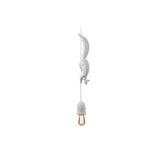 Luminaire design Karman Sherwood Robin blanc mat - gland éclairant et écureuil suspendu poétique