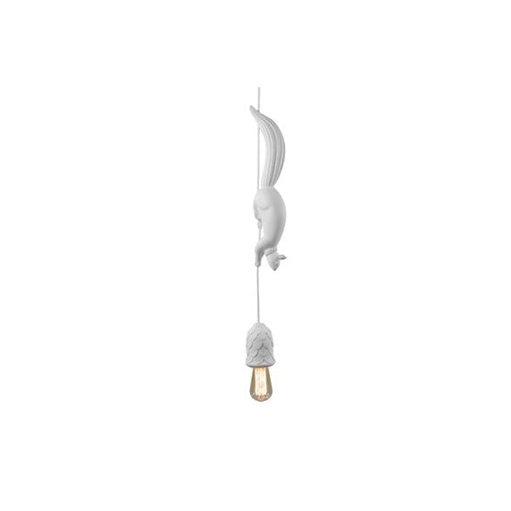 Luminaire design Karman Sherwood Robin blanc mat - gland éclairant et écureuil suspendu poétique