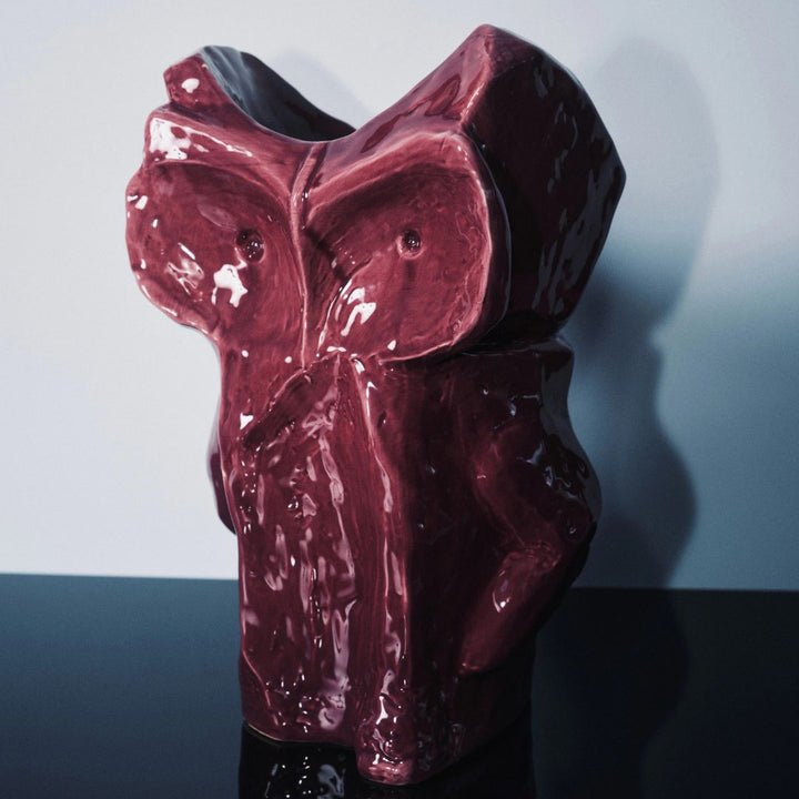 Création Marni x Serax vase hibou L avec finition mate aubergine