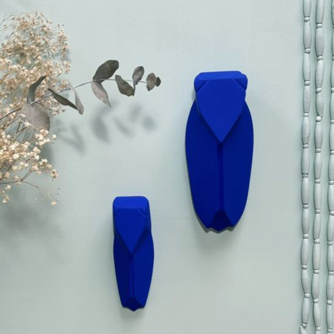 Cigale Muette Monochromic petit modèle en céramique bleu outremer, décoration murale artisanale provençale
