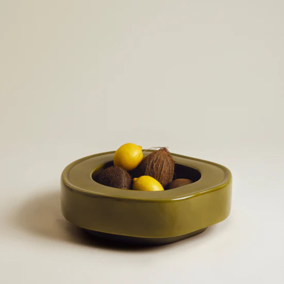 Coupe Ondulation olive Charolles 1844 vue de face, design minimaliste et sculptural