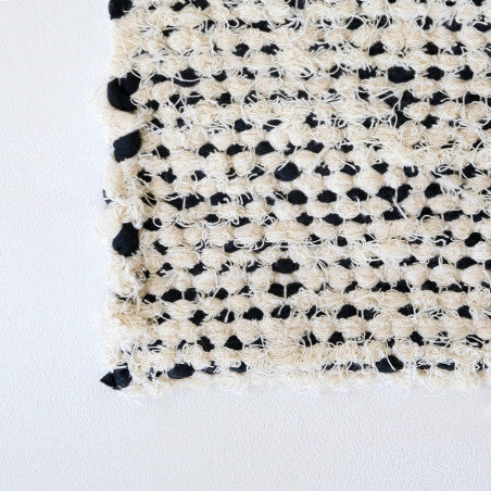 Détail finitions tapis Piana coton écologique design épuré Masamé