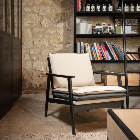 Détail du fauteuil Scandi Ralph M : assise moelleuse et structure épurée style scandinave