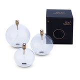 Détail lampe huile design laiton mèche fibre de verre allumée ambiance chaleureuse