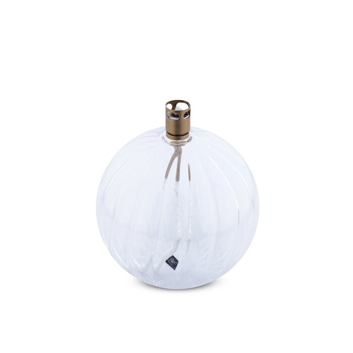 Lampe à huile ronde M Peri Living en laiton ciselé avec verre soufflé striée et mèche fibre de verre