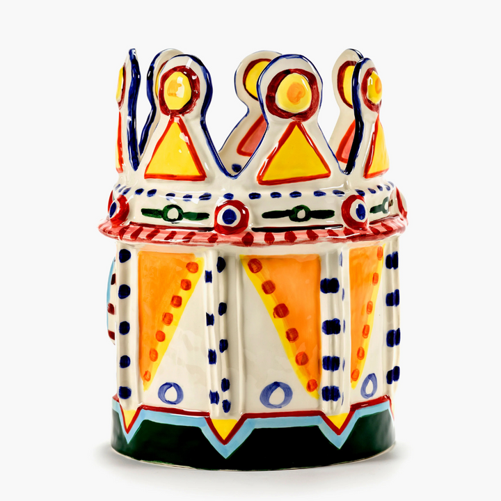 Détail des motifs colorés et de l'émail du vase Sicily Serax design méditerranéen