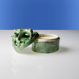Détail du vase céramique travaillé Sonata de Bela Silva pour Serax couleur verte