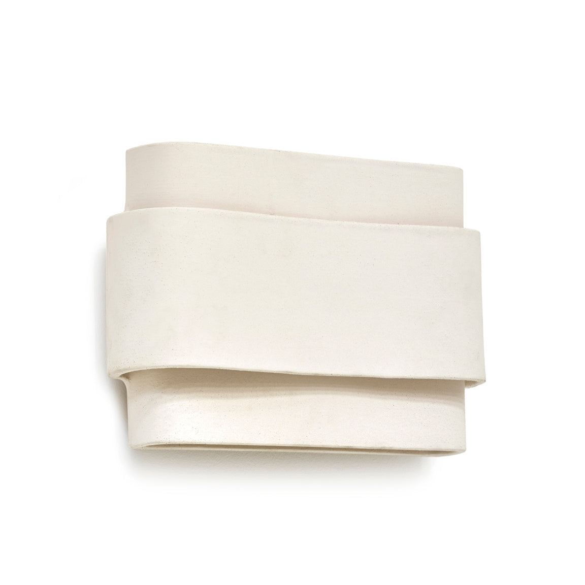 Applique murale Louis beige en céramique Serax, design organique de Anita Le Grelle, diffusant une lumière douce et chaleureuse