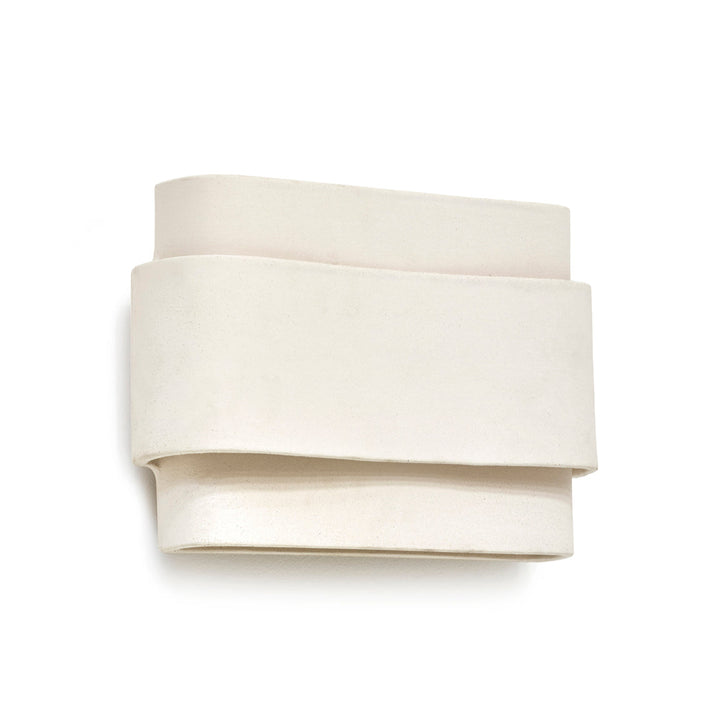 Applique murale Louis beige en céramique Serax, design organique de Anita Le Grelle, diffusant une lumière douce et chaleureuse