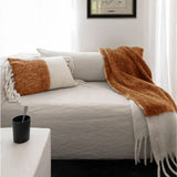 Détail textile coussin laine Van bicolore biscuit blanc design épuré premium