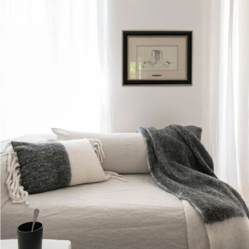 Détail texture laine coussin bicolore Van design contemporain premium