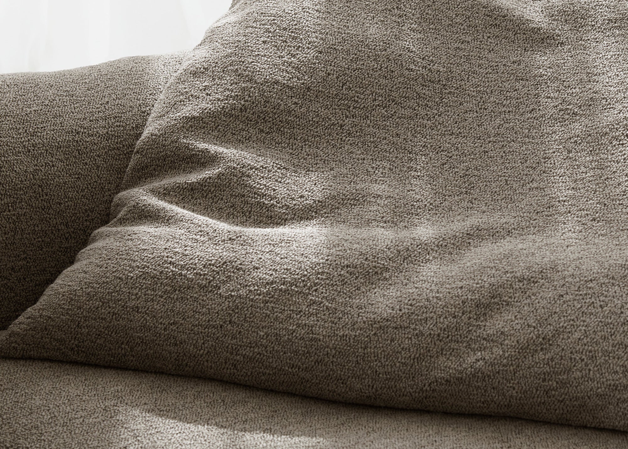 Canapé modulable Vetsak Set 02 en Loop Loop Taupe, design sobre et chaleureux, Maison Archibald Paris.