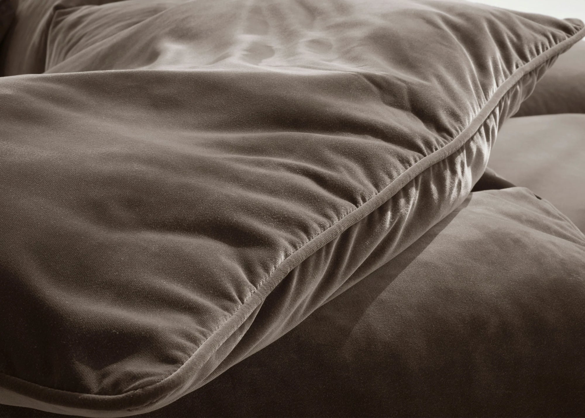 Sofa Vetsak Set 02 en Suave Espresso, brun intense et confort exceptionnel, Maison Archibald France.
