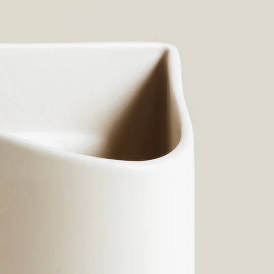 Vase design artisanal faïence lisse satinée Charolles signature Aurélie Richard