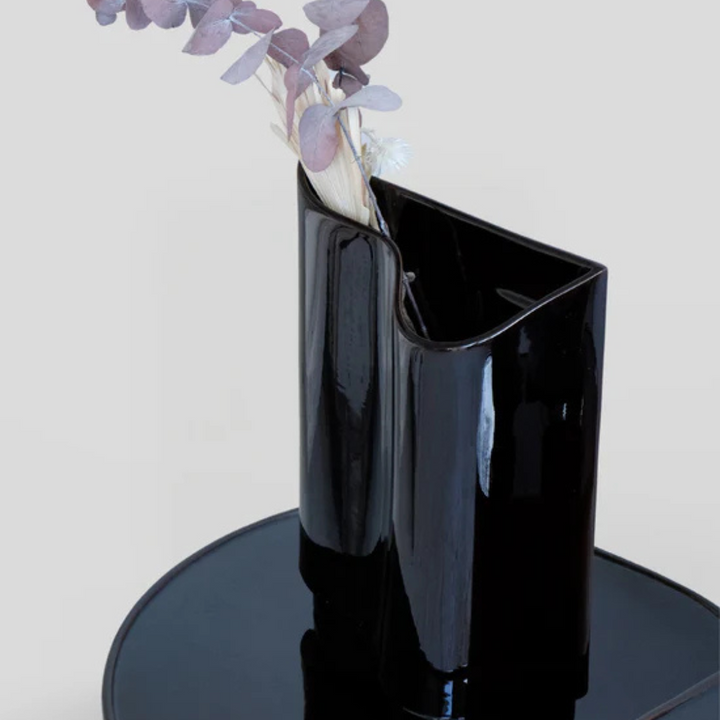 Vase Vibration Charolles 1844 couleur écaille, design sinueux en faïence artisanale