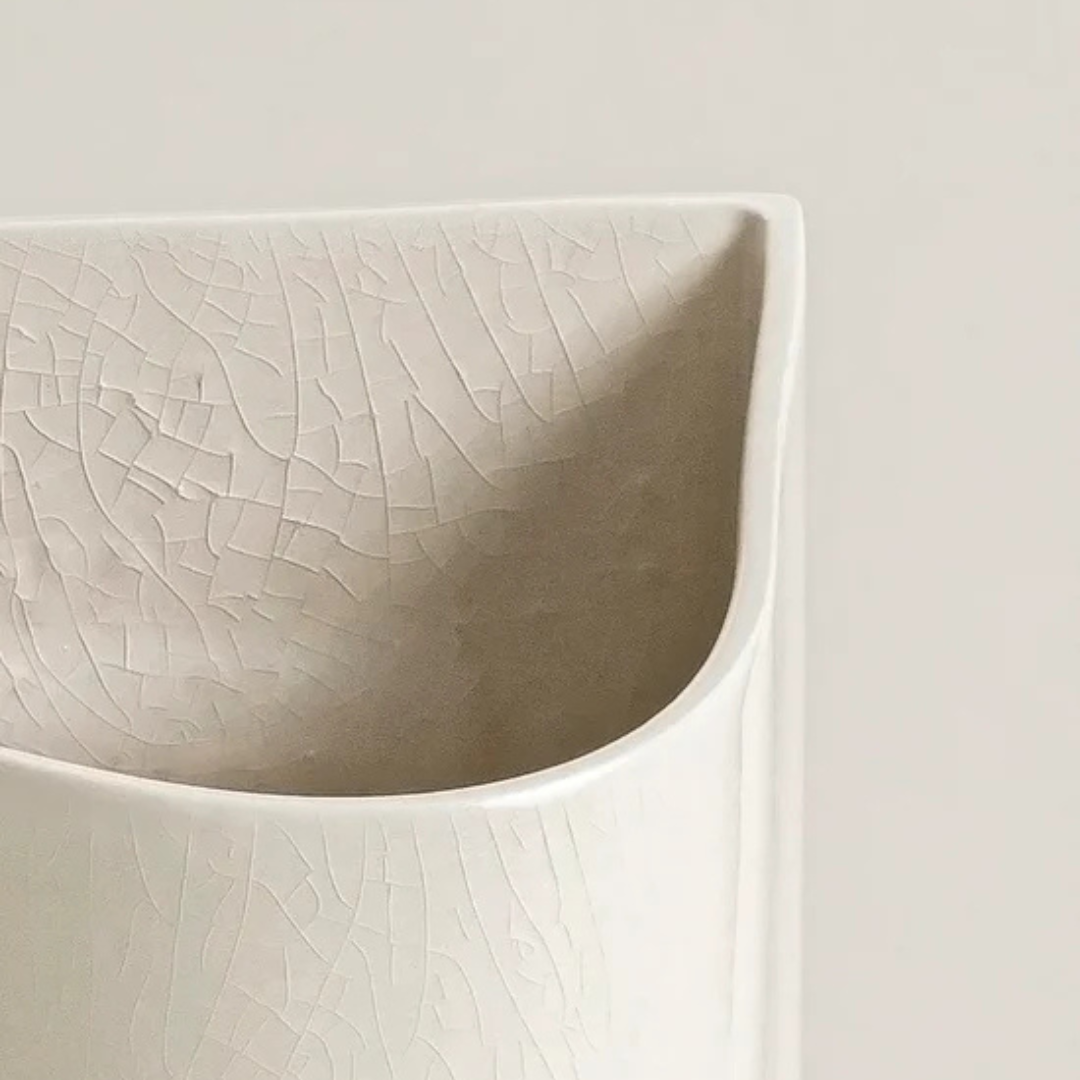Vase design artisanal Vibration ivoire Charolles 1844 créateur Aurélie Richard décoration haut de gamme
