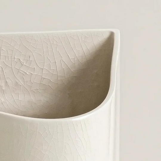 Vase design artisanal Vibration ivoire Charolles 1844 créateur Aurélie Richard décoration haut de gamme